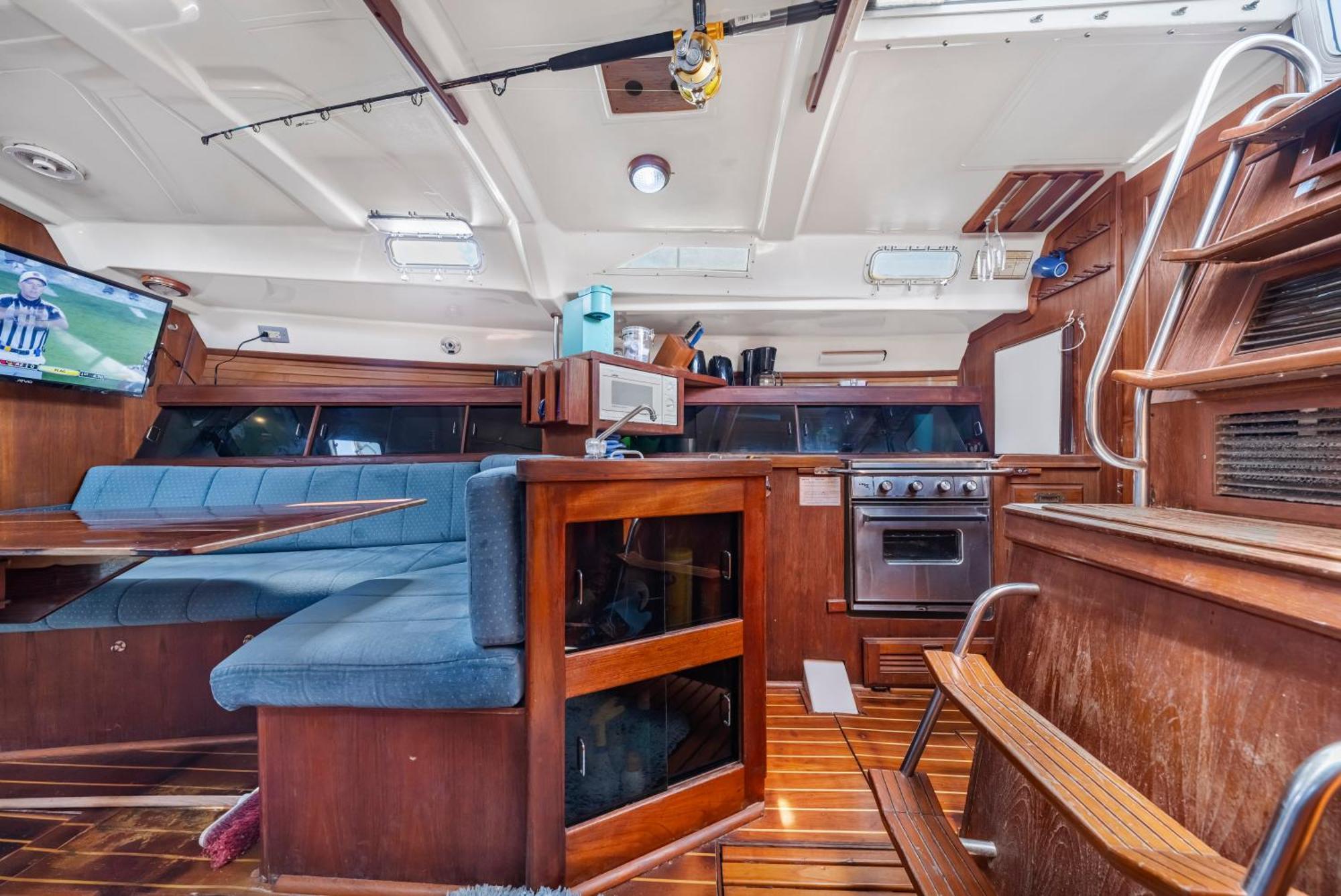 Your Private Sailboat To Sleep Onboard *